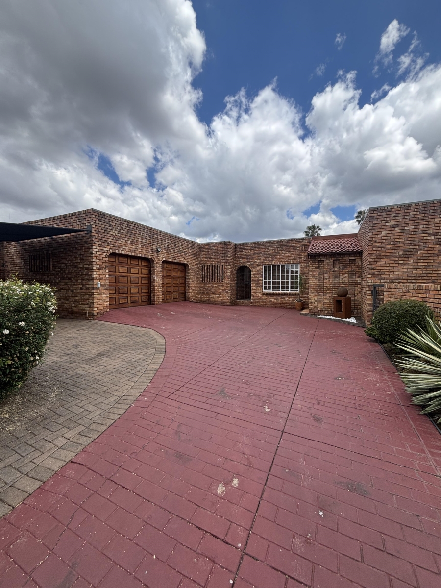 To Let 3 Bedroom Property for Rent in Garsfontein Gauteng
