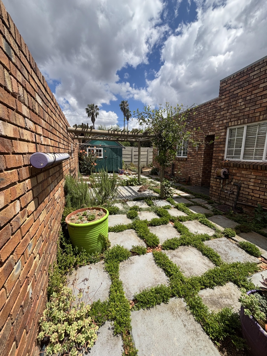 To Let 3 Bedroom Property for Rent in Garsfontein Gauteng