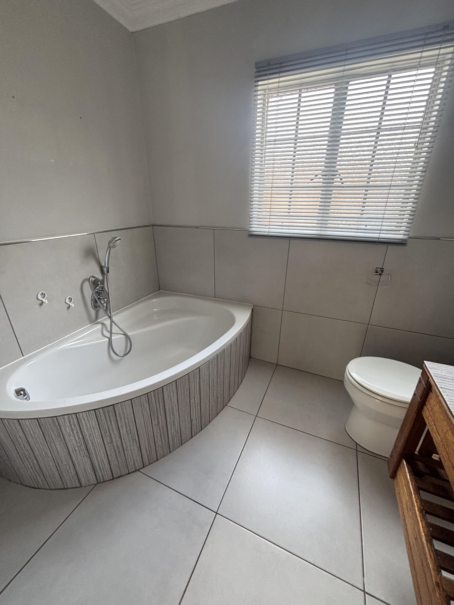 To Let 3 Bedroom Property for Rent in Garsfontein Gauteng