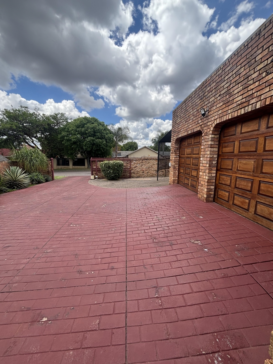 To Let 3 Bedroom Property for Rent in Garsfontein Gauteng