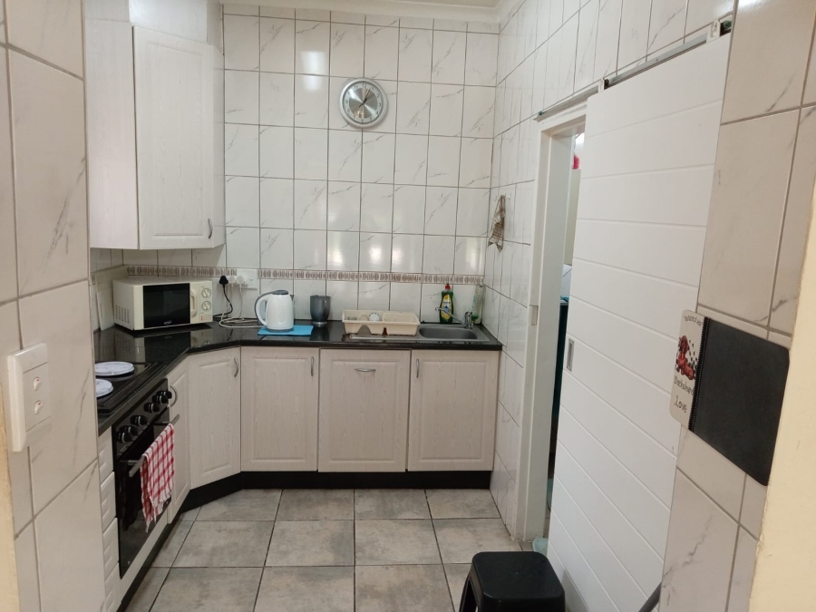 To Let 1 Bedroom Property for Rent in Aston Manor Gauteng