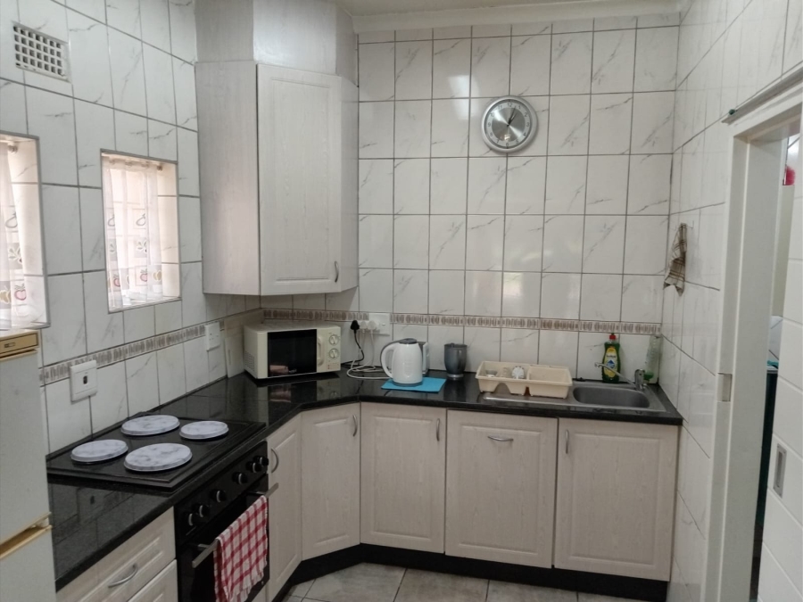 To Let 1 Bedroom Property for Rent in Aston Manor Gauteng