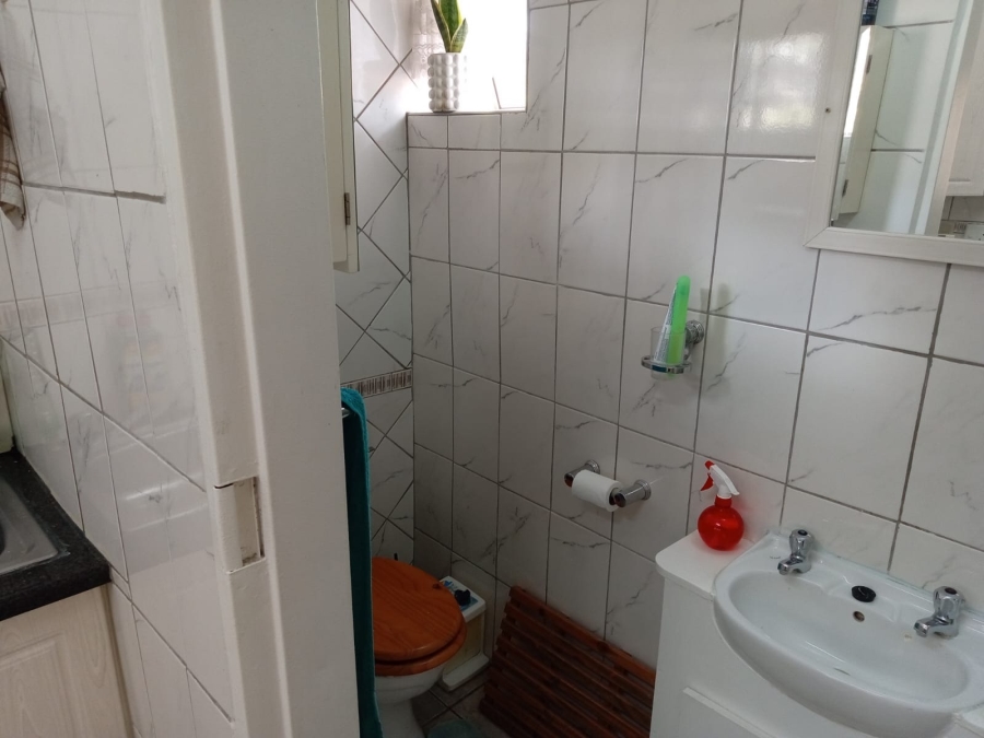 To Let 1 Bedroom Property for Rent in Aston Manor Gauteng