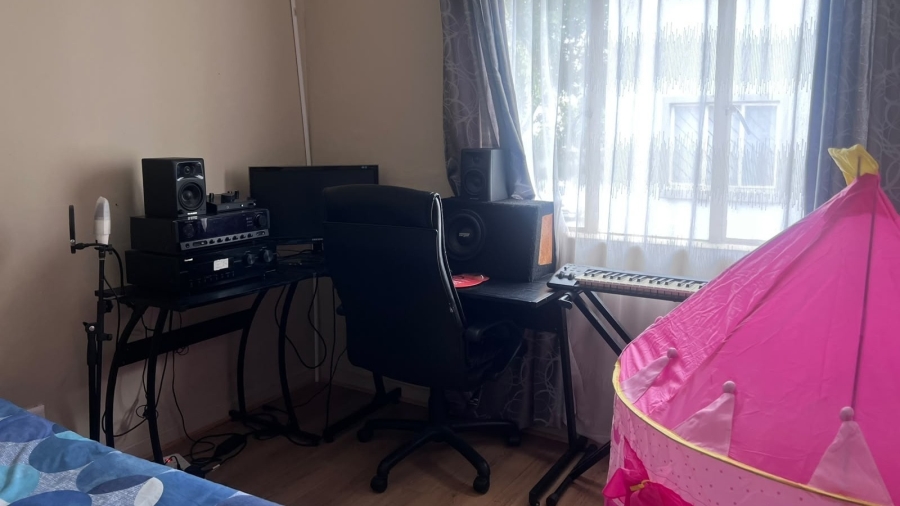 2 Bedroom Property for Sale in Country View Gauteng