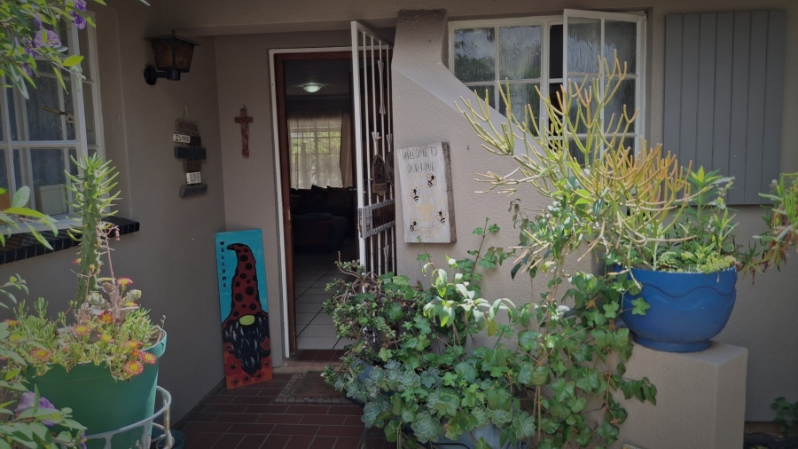 2 Bedroom Property for Sale in Albertsdal Gauteng