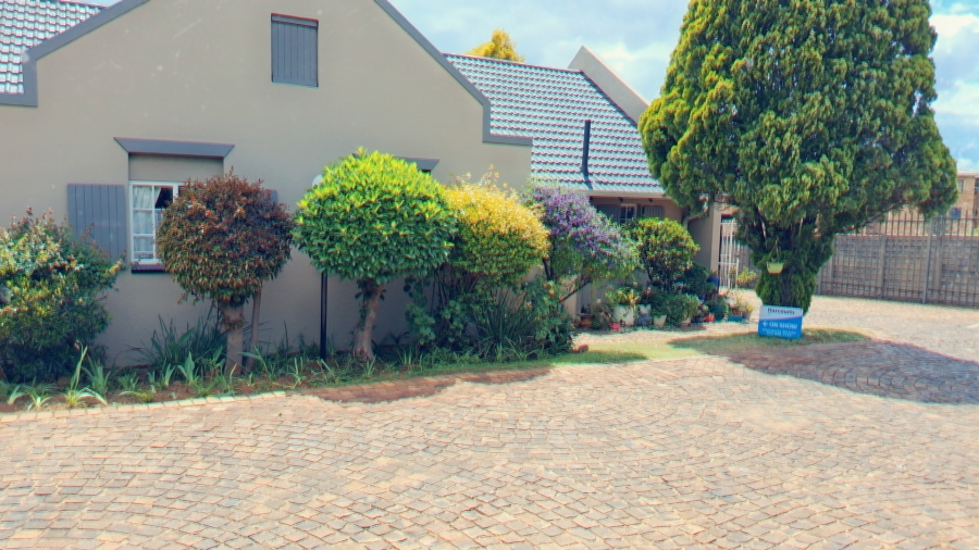 2 Bedroom Property for Sale in Albertsdal Gauteng