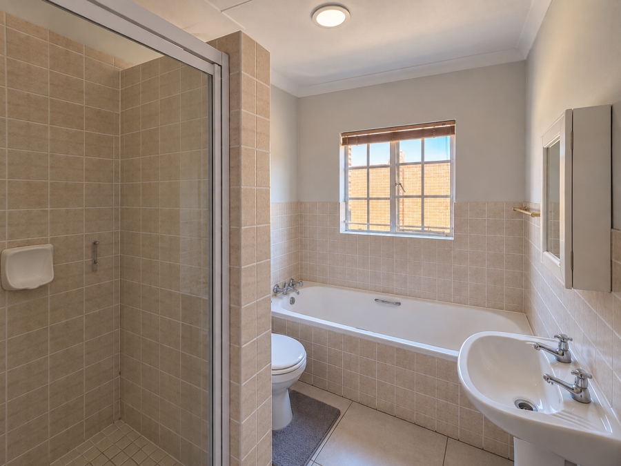 2 Bedroom Property for Sale in The Reeds Gauteng