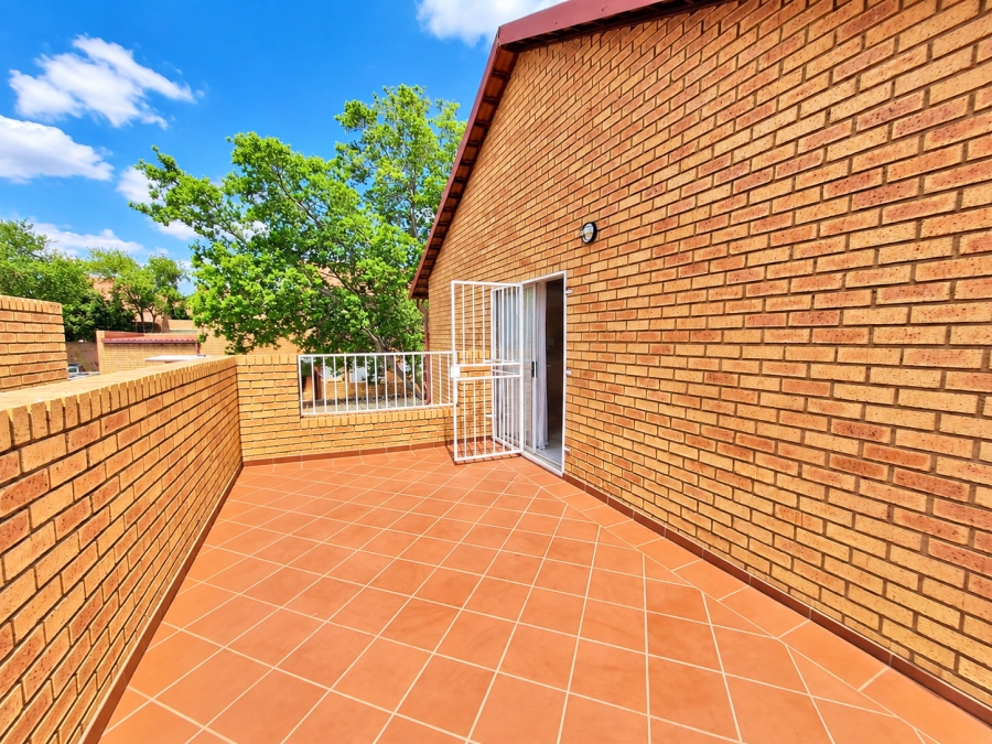 2 Bedroom Property for Sale in The Reeds Gauteng