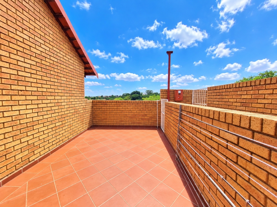 2 Bedroom Property for Sale in The Reeds Gauteng