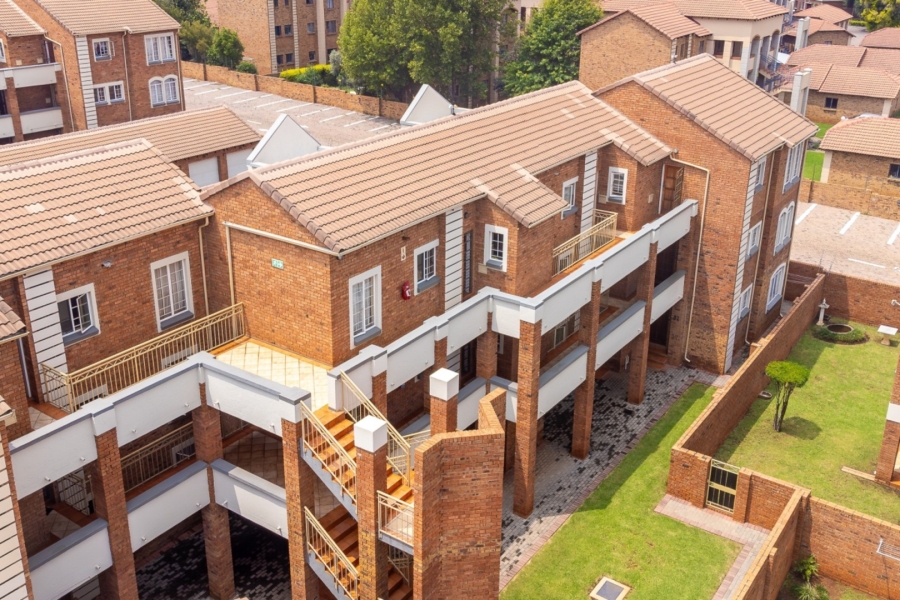 2 Bedroom Property for Sale in Die Hoewes Gauteng