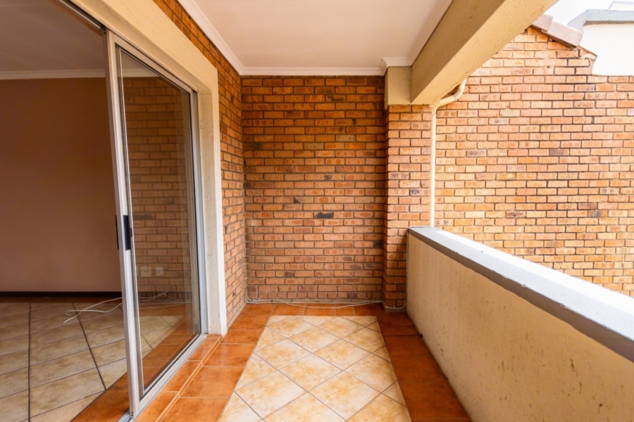 2 Bedroom Property for Sale in Die Hoewes Gauteng
