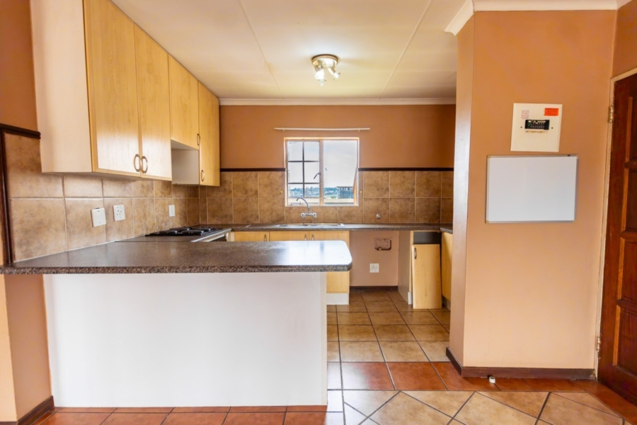 2 Bedroom Property for Sale in Die Hoewes Gauteng