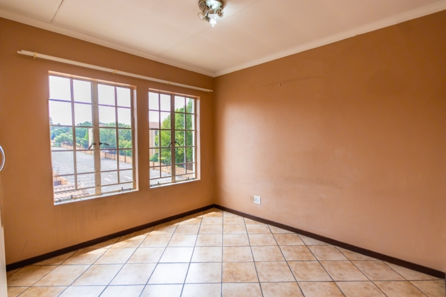 2 Bedroom Property for Sale in Die Hoewes Gauteng