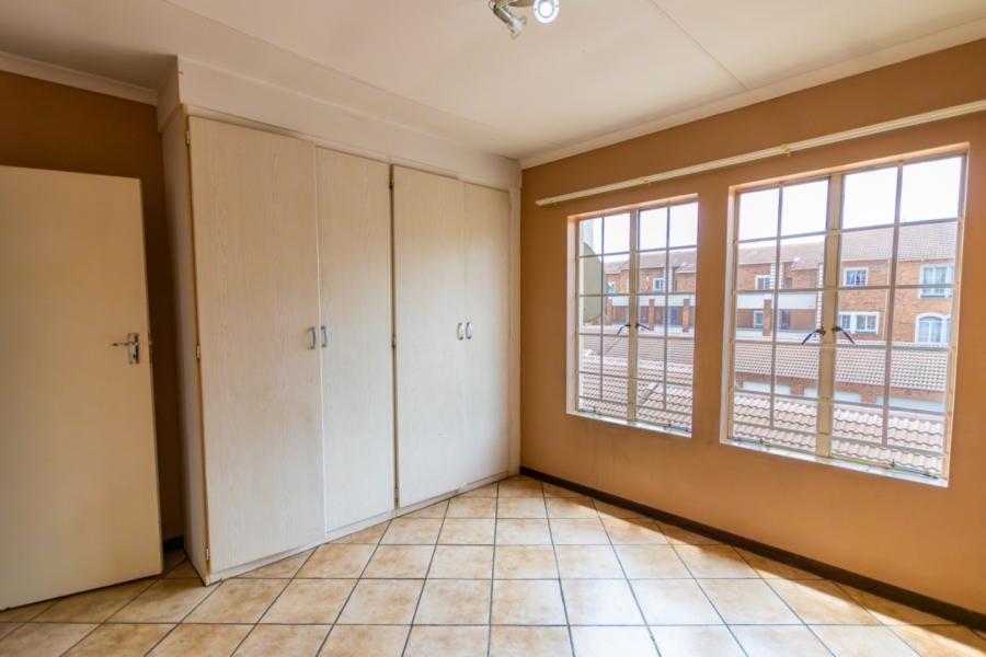 2 Bedroom Property for Sale in Die Hoewes Gauteng