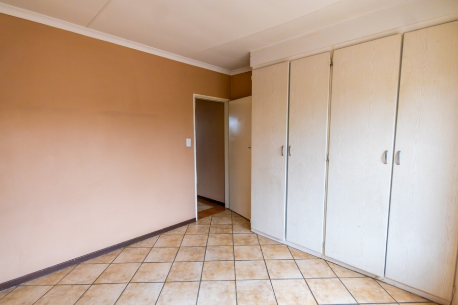 2 Bedroom Property for Sale in Die Hoewes Gauteng
