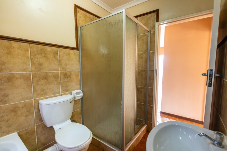 2 Bedroom Property for Sale in Die Hoewes Gauteng