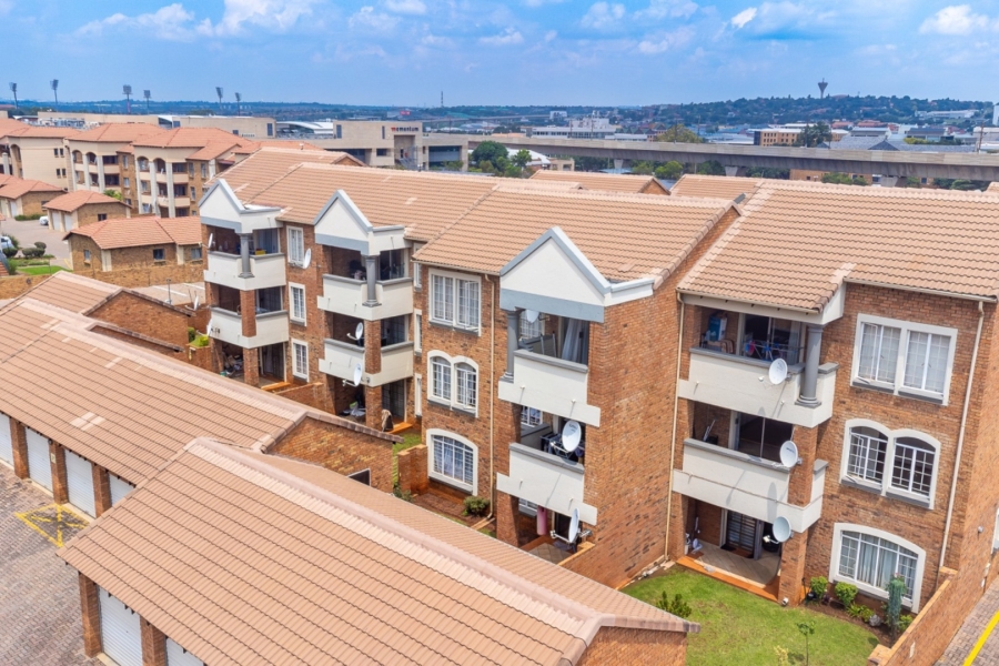 2 Bedroom Property for Sale in Die Hoewes Gauteng