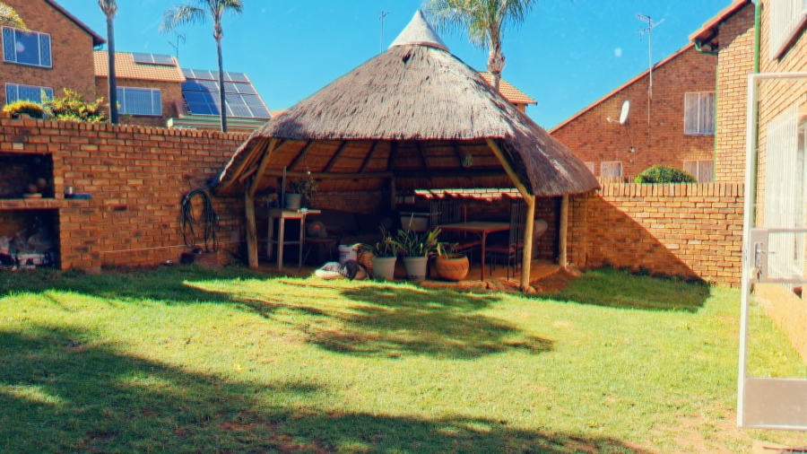 2 Bedroom Property for Sale in Bassonia Gauteng