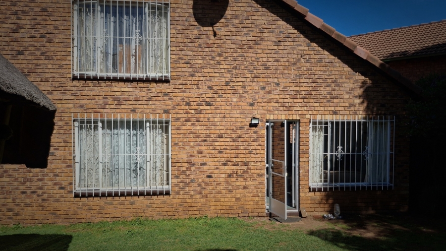 2 Bedroom Property for Sale in Bassonia Gauteng