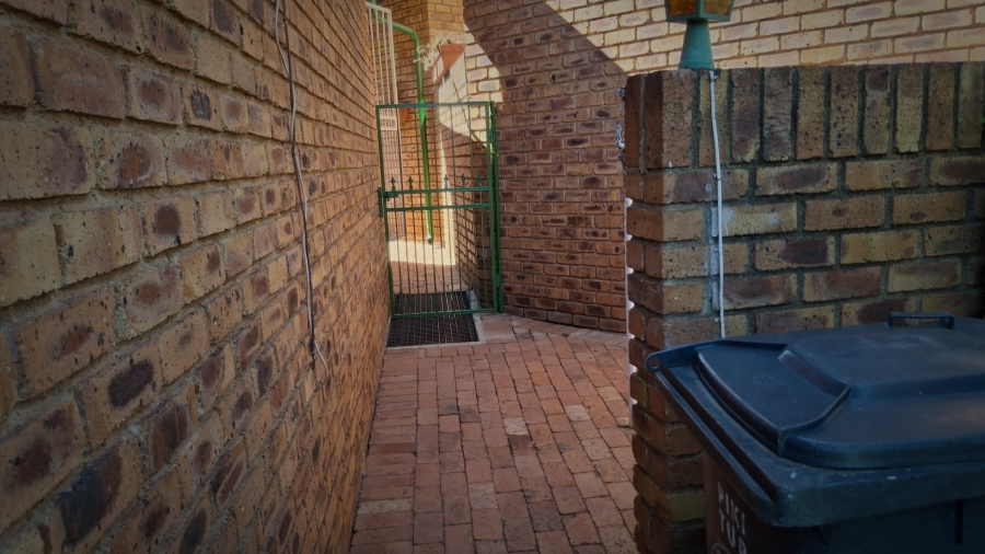 3 Bedroom Property for Sale in Bassonia Gauteng