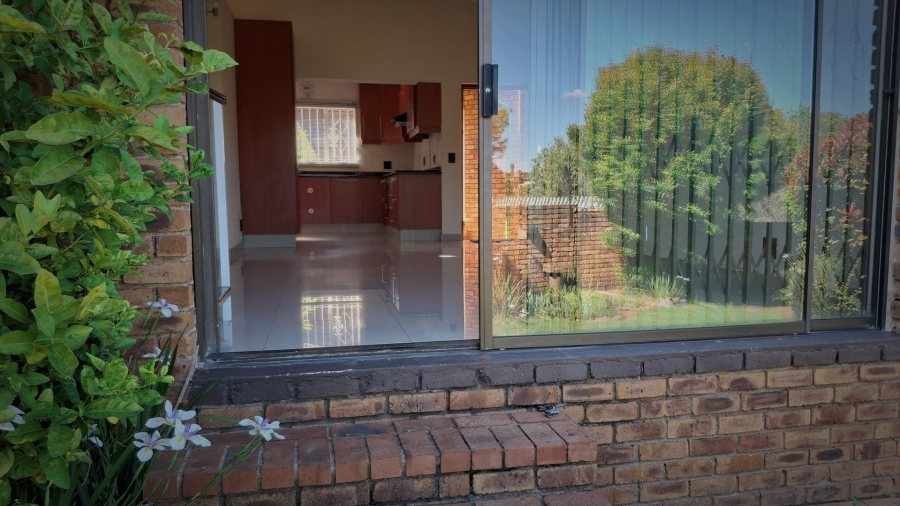 3 Bedroom Property for Sale in Bassonia Gauteng