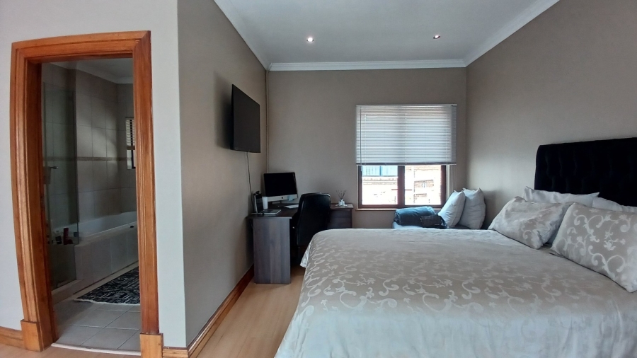 4 Bedroom Property for Sale in New Market Gauteng