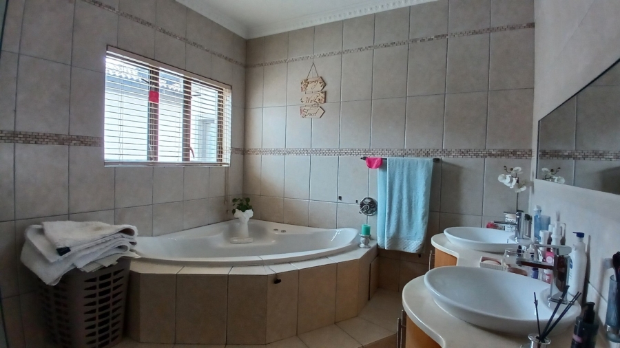 4 Bedroom Property for Sale in New Market Gauteng