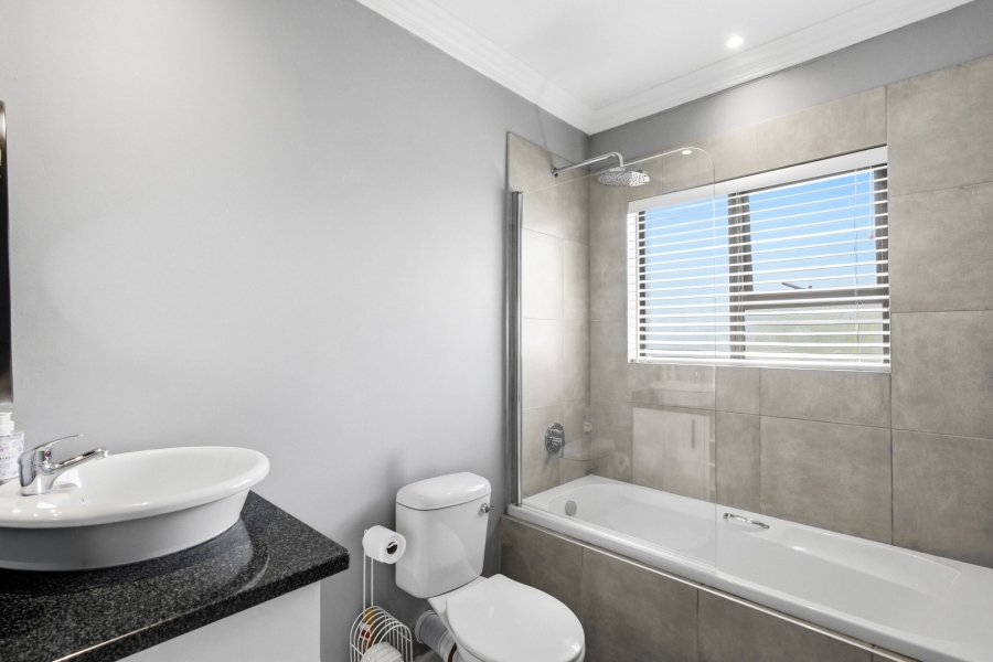 To Let 3 Bedroom Property for Rent in Cedar Lakes Gauteng