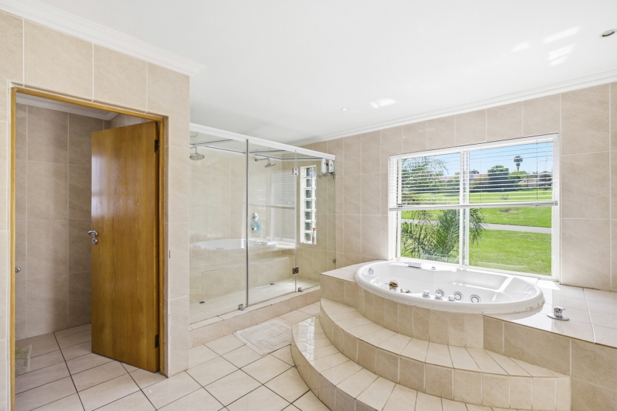 5 Bedroom Property for Sale in Dainfern Golf Estate Gauteng