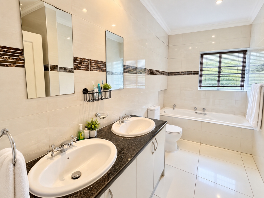 To Let 3 Bedroom Property for Rent in Sandown Gauteng