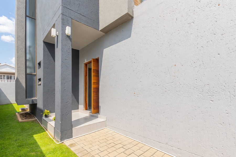 3 Bedroom Property for Sale in Bryanston Gauteng