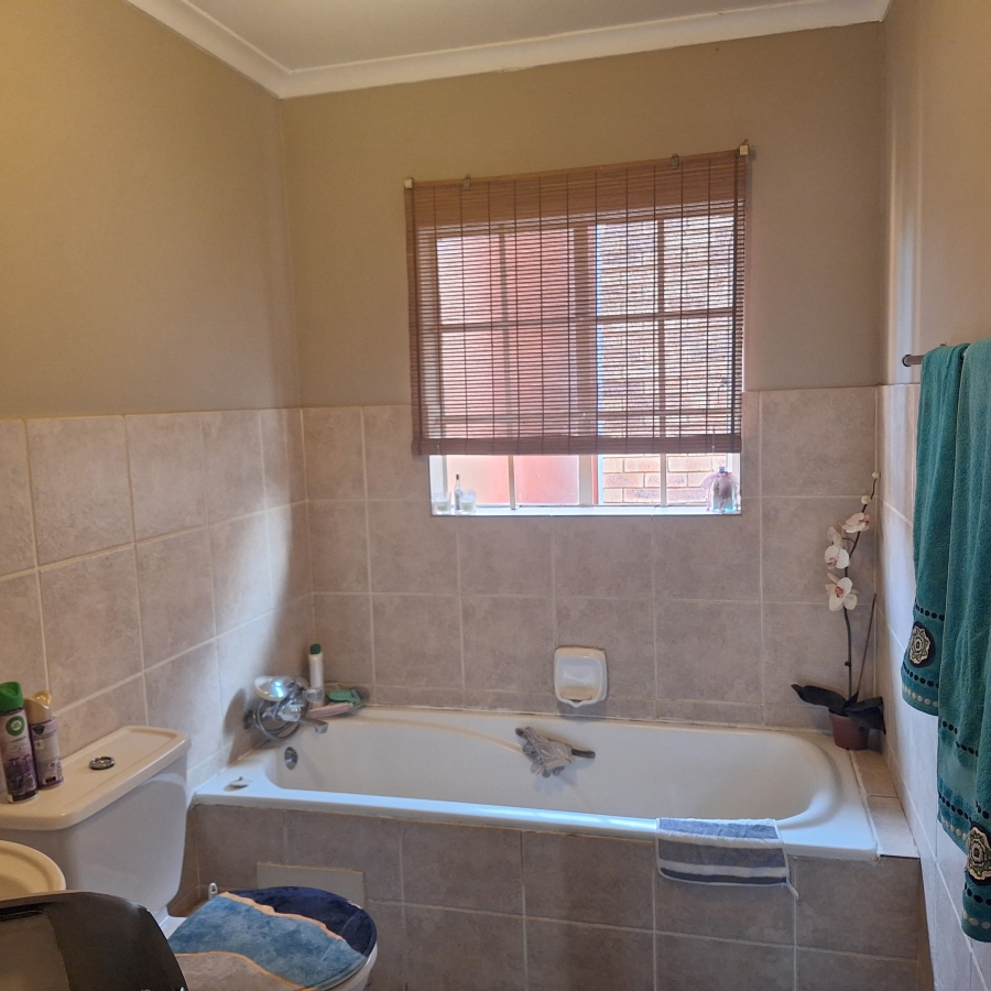 3 Bedroom Property for Sale in Magalieskruin Gauteng