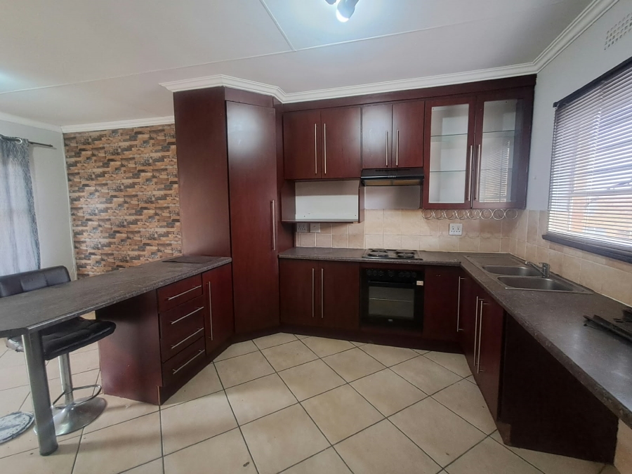 To Let 3 Bedroom Property for Rent in Groblerpark Gauteng