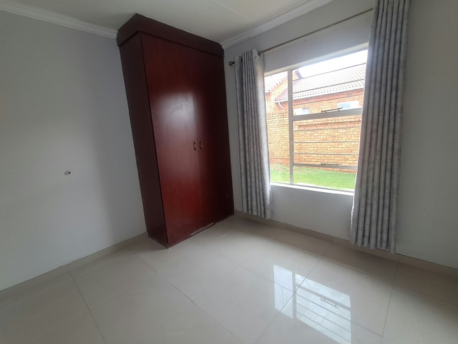 To Let 3 Bedroom Property for Rent in Groblerpark Gauteng