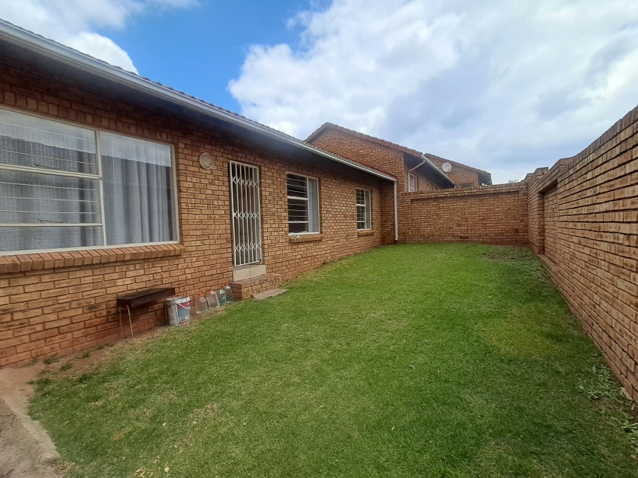 To Let 3 Bedroom Property for Rent in Groblerpark Gauteng