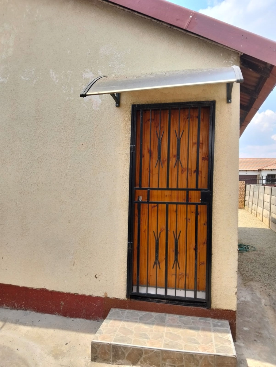 To Let 2 Bedroom Property for Rent in Cloverdene Gauteng