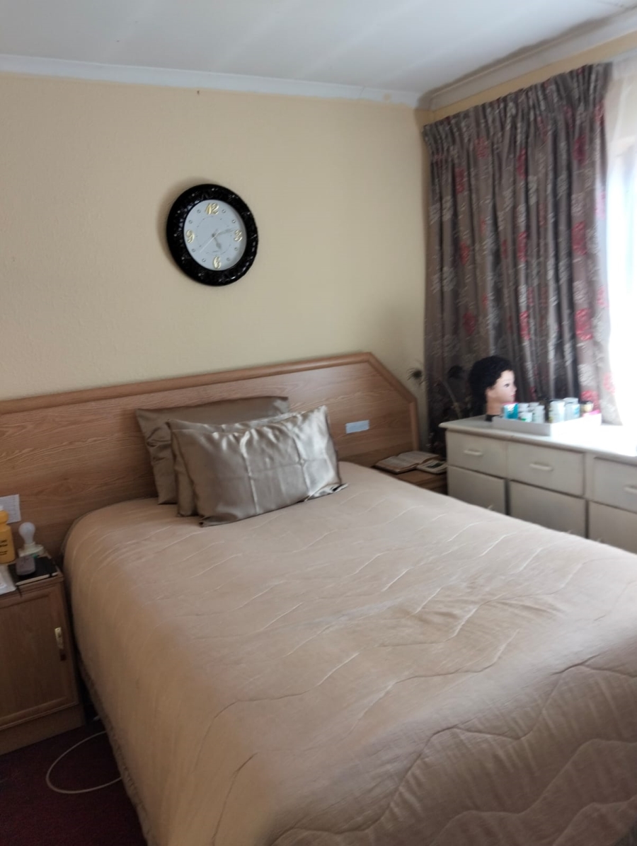 To Let 2 Bedroom Property for Rent in Cloverdene Gauteng
