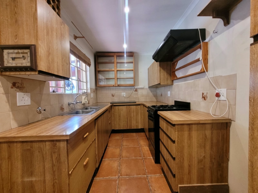 To Let 2 Bedroom Property for Rent in Bromhof Gauteng