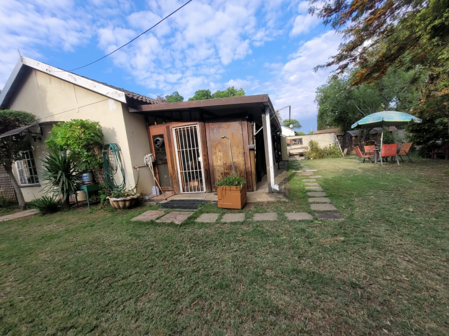To Let 2 Bedroom Property for Rent in Bromhof Gauteng