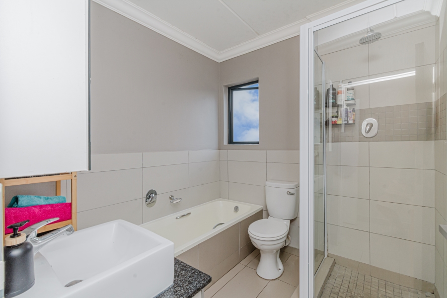 2 Bedroom Property for Sale in Broadacres Gauteng