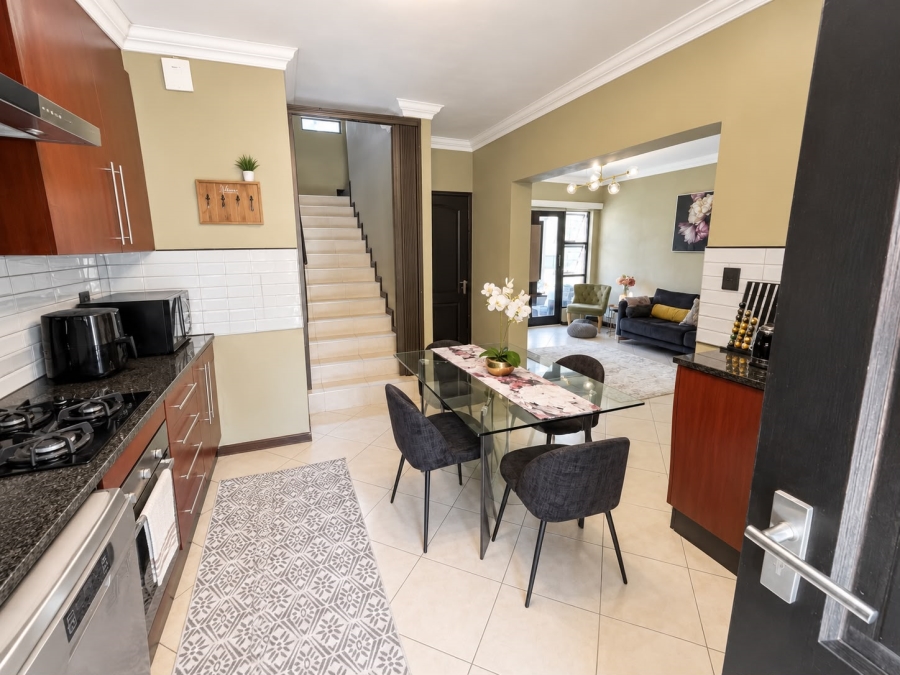 To Let 2 Bedroom Property for Rent in Broadacres Gauteng
