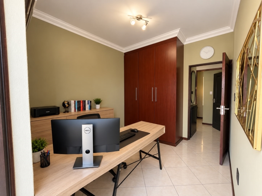 To Let 2 Bedroom Property for Rent in Broadacres Gauteng