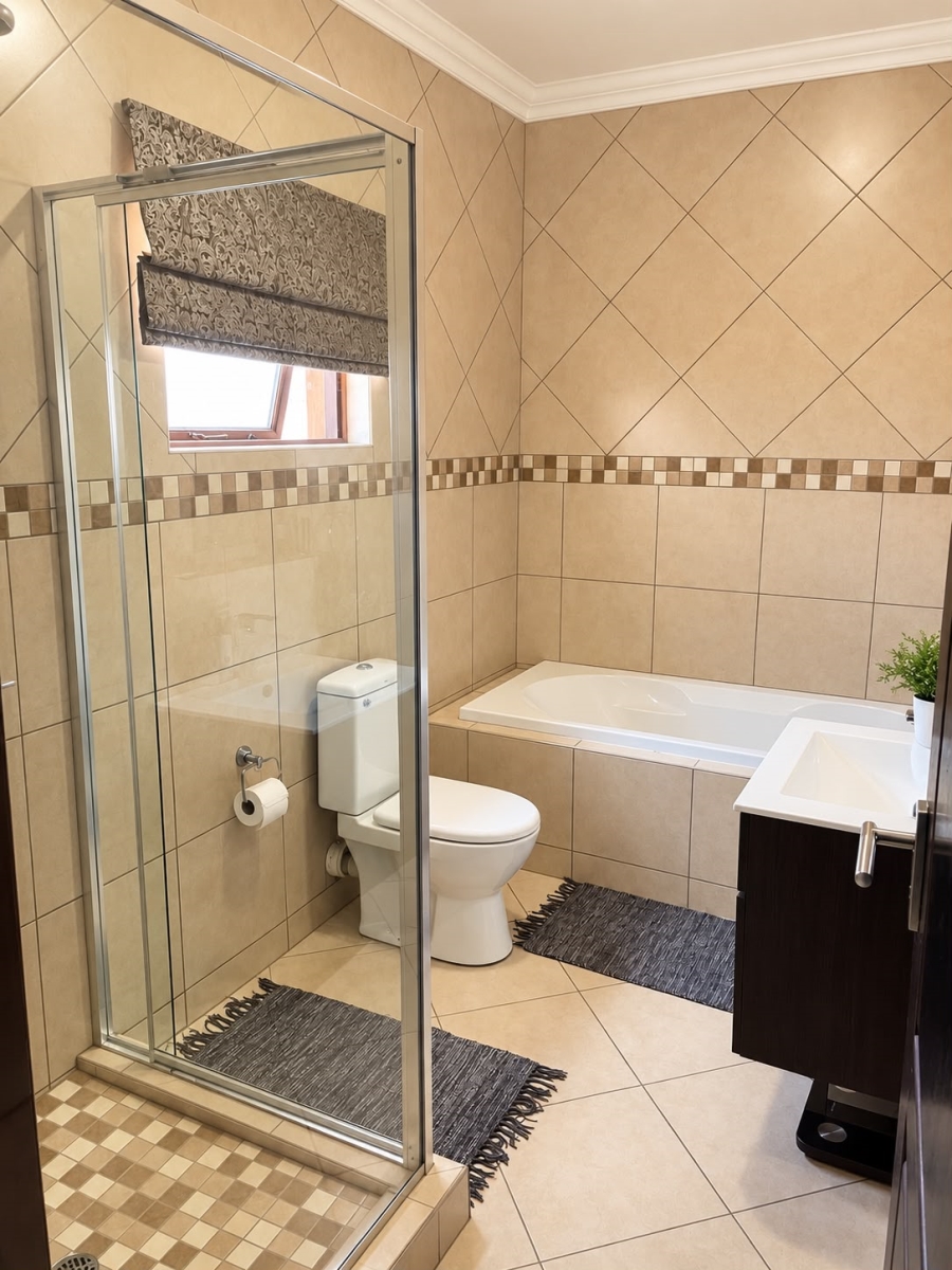 To Let 2 Bedroom Property for Rent in Broadacres Gauteng