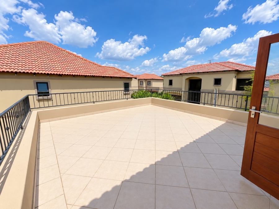 To Let 2 Bedroom Property for Rent in Broadacres Gauteng
