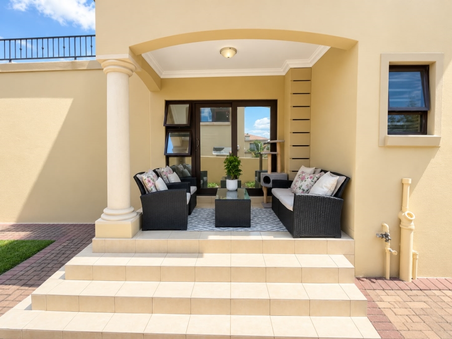 To Let 2 Bedroom Property for Rent in Broadacres Gauteng