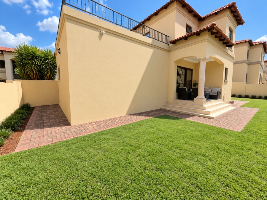 To Let 2 Bedroom Property for Rent in Broadacres Gauteng