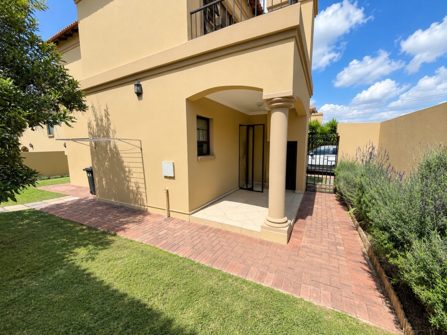 To Let 2 Bedroom Property for Rent in Broadacres Gauteng
