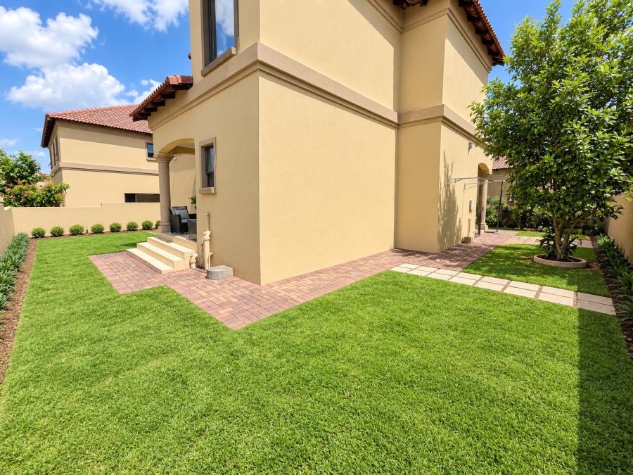 To Let 2 Bedroom Property for Rent in Broadacres Gauteng