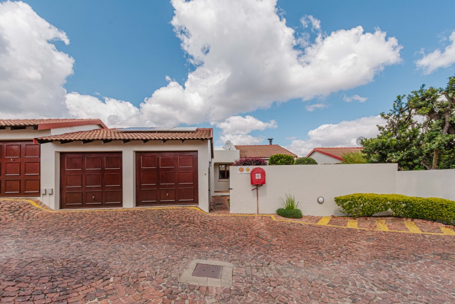 To Let 4 Bedroom Property for Rent in Fourways Gauteng