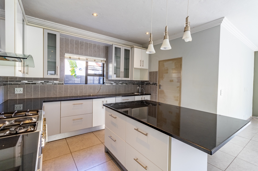 To Let 4 Bedroom Property for Rent in Willow Acres Gauteng